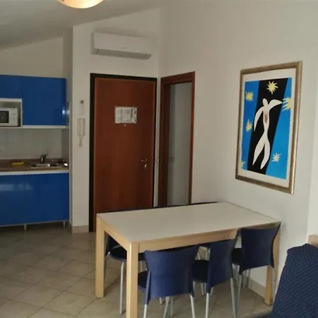 Cozy Flat 80m From The Apartman Bibione